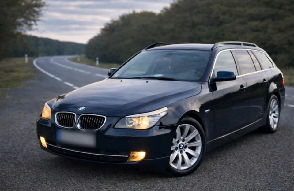 BMW E61 523I
