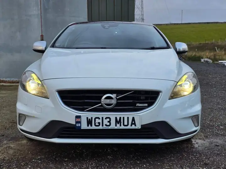 Volvo V40 2013 photo 2
