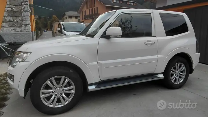 Mitsubishi Pajero 2016 photo 3