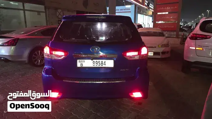 Toyota Wish 2011 photo 2