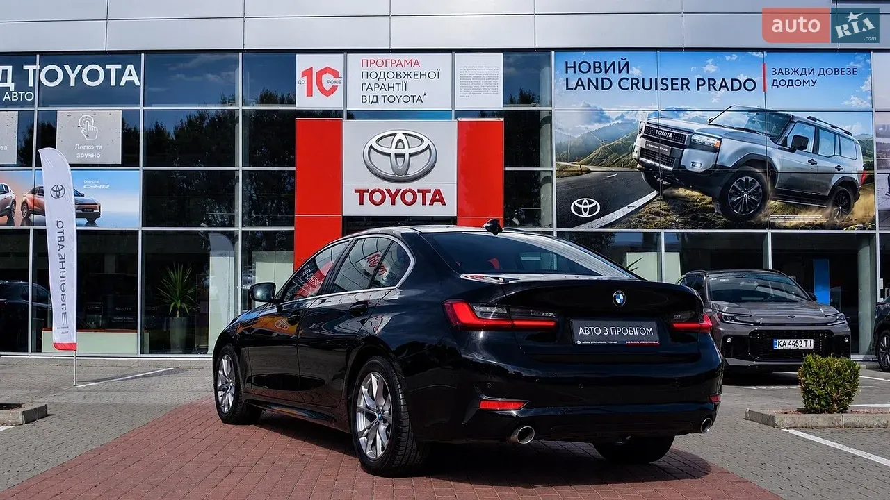 BMW 3 Series 2019 photo 2