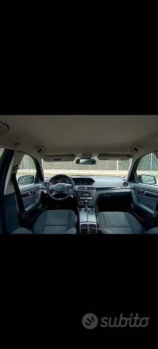 Mercedes-Benz C200 2011 photo 4