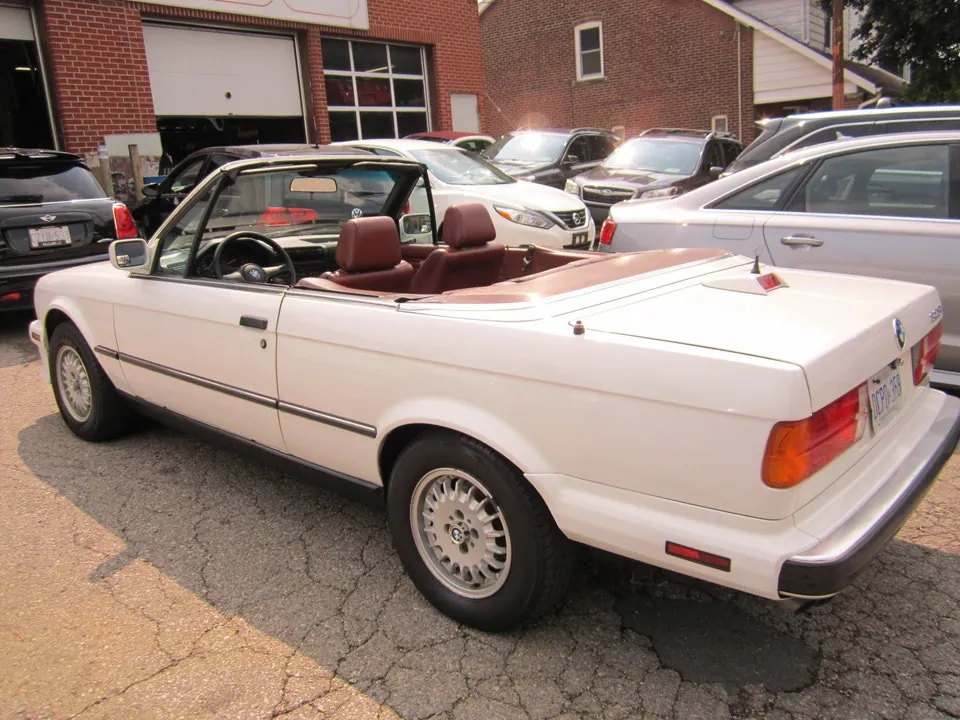 BMW 3 Series 1988 photo 4