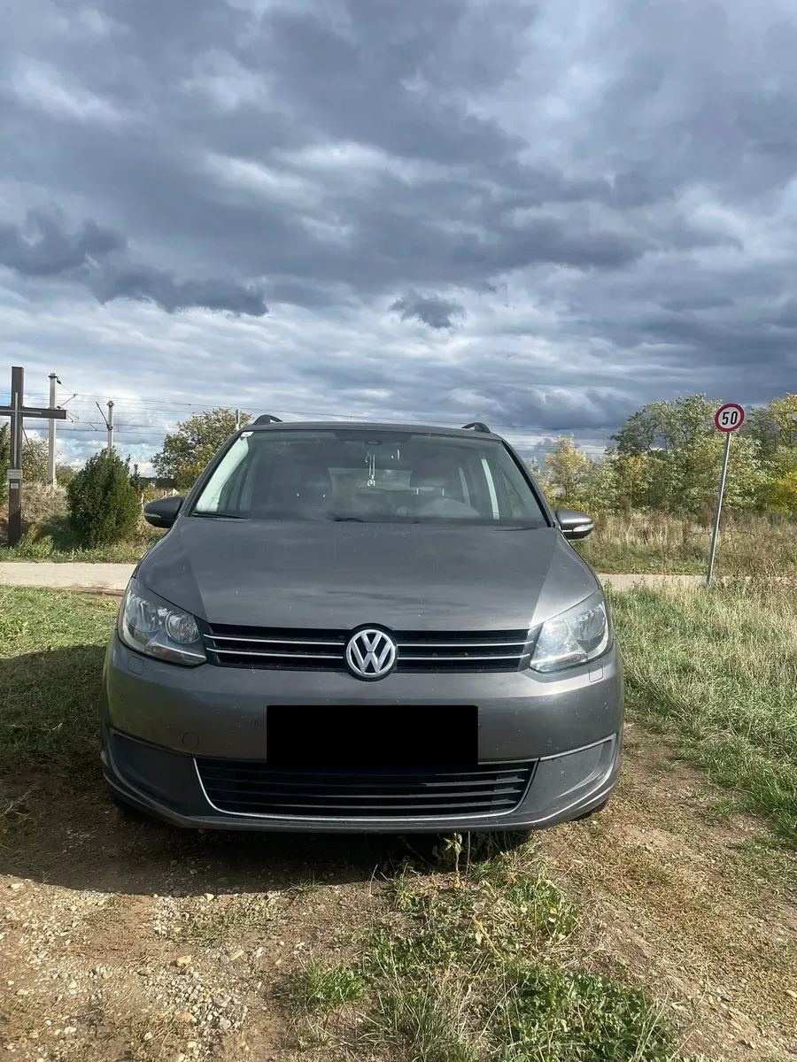 Volkswagen Touran 2011 photo 3