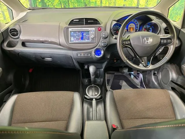 Honda Fit Shuttle Hybrid 2013 photo 2