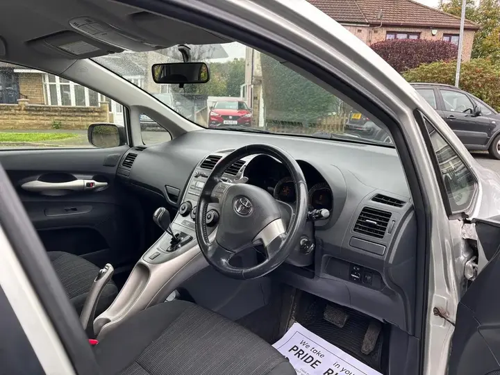 Toyota Auris 2007 photo 2