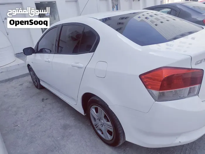 Honda City 2010 photo 2