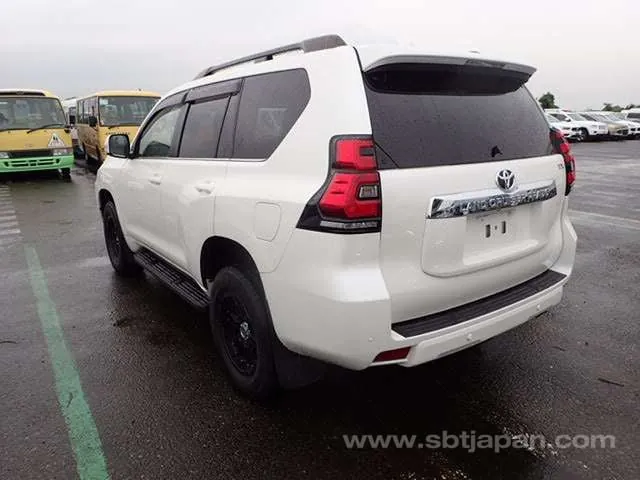 Toyota Land Cruiser Prado 2023 photo 3