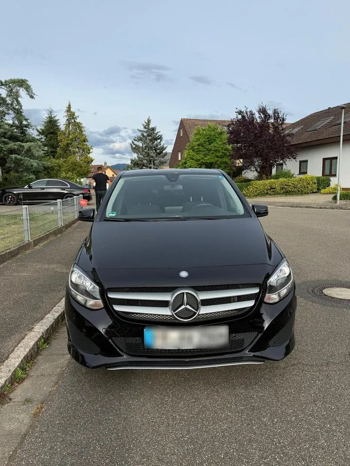 Mercedes-Benz B200