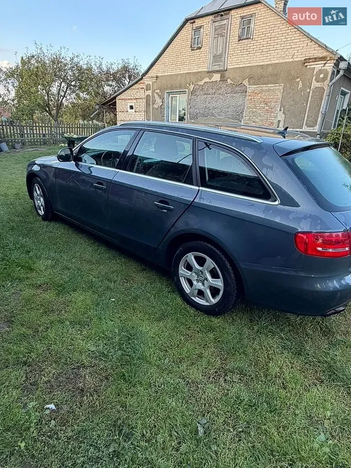 Audi A4 2009 photo 2