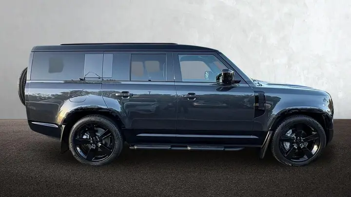 Land Rover Defender photo 5
