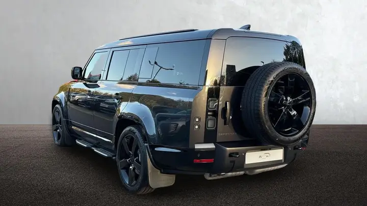 Land Rover Defender photo 4