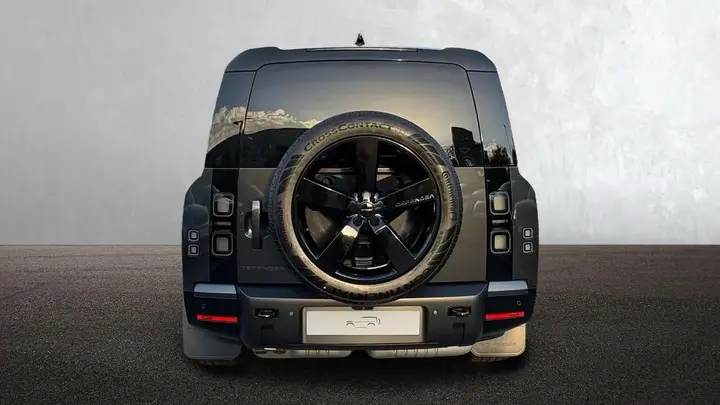 Land Rover Defender photo 3