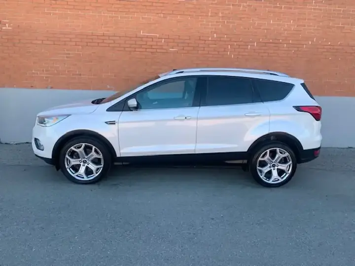 Ford Escape 2019 photo 2