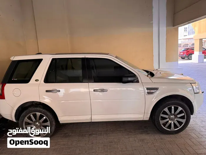 Land Rover Lr2 2010 photo 2