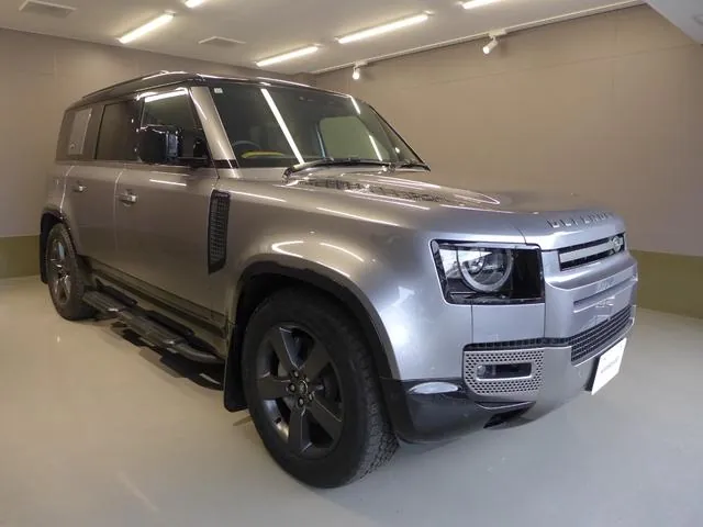 Land Rover Defender photo 5