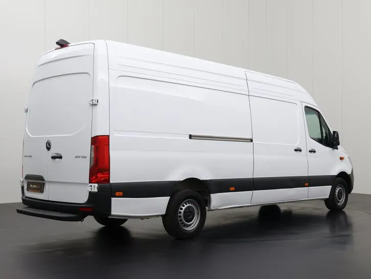 Mercedes-Benz Sprinter 2024 photo 2