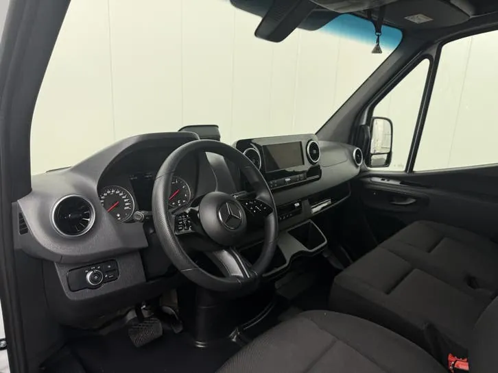 Mercedes-Benz Sprinter 2024 photo 3