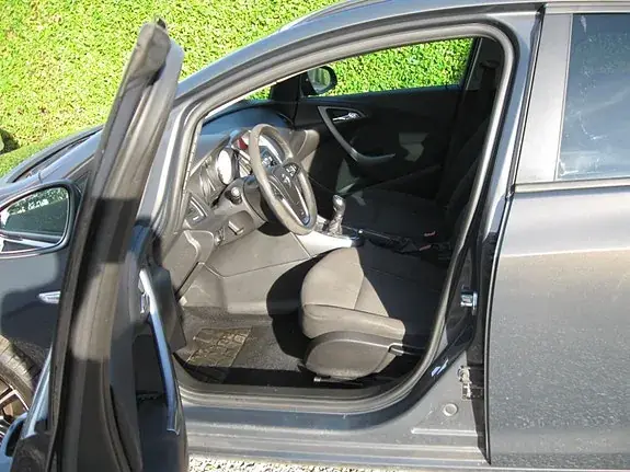 Opel Astra 2013 photo 5