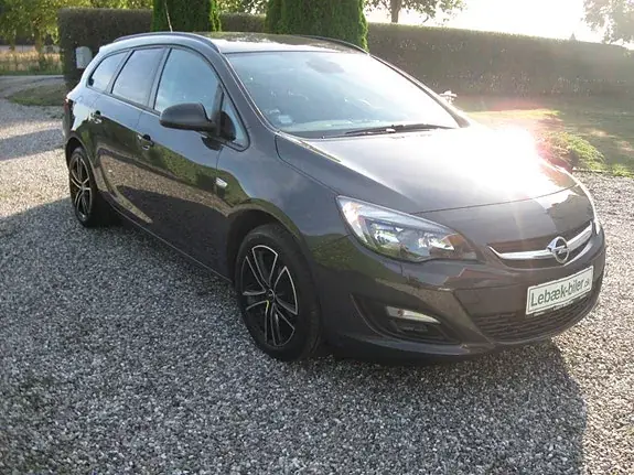 Opel Astra 2013 photo 2