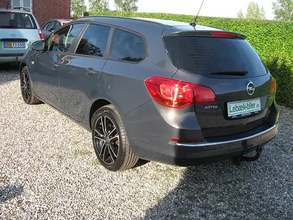 Opel Astra 2013 photo 4