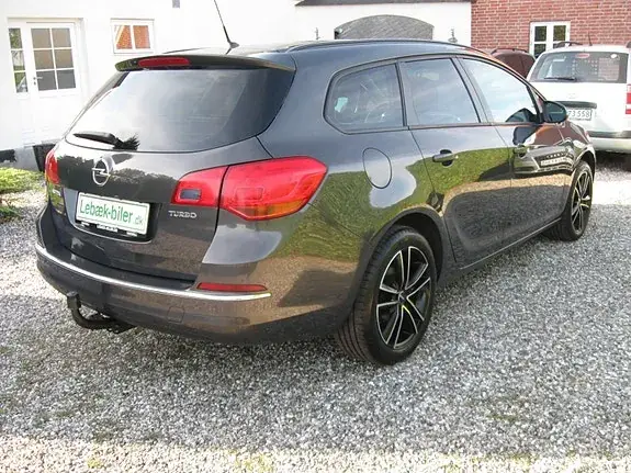 Opel Astra 2013 photo 3
