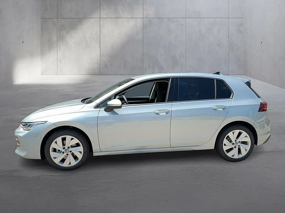 Volkswagen Golf 2026 photo 2