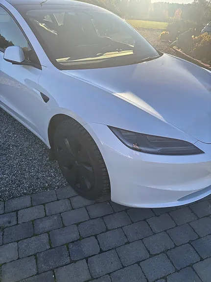 Tesla Model 3 2025 photo 2