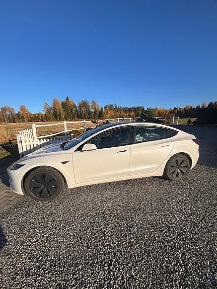 Tesla Model 3 2025 photo 4