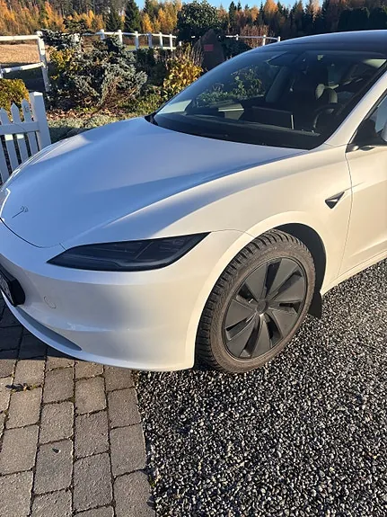 Tesla Model 3 2025 photo 3