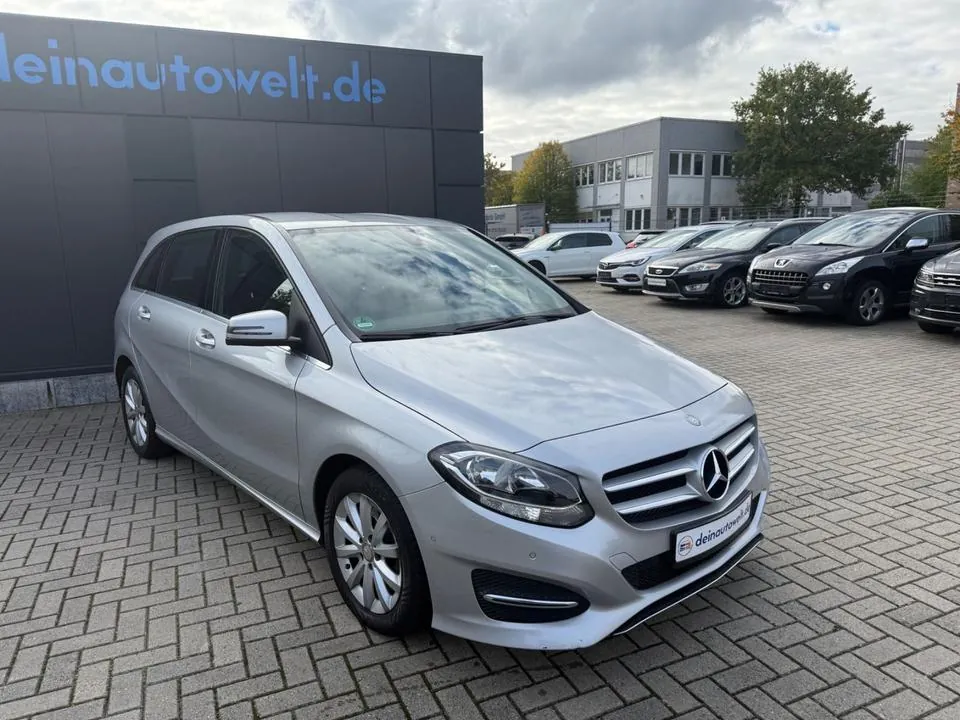 Mercedes-Benz B 180