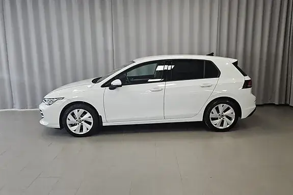 Volkswagen Golf I 2024 photo 2