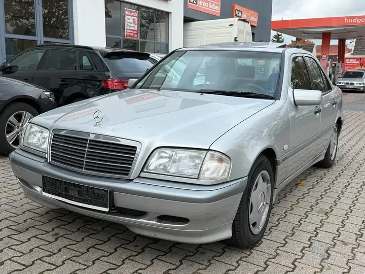 Mercedes-Benz C180
