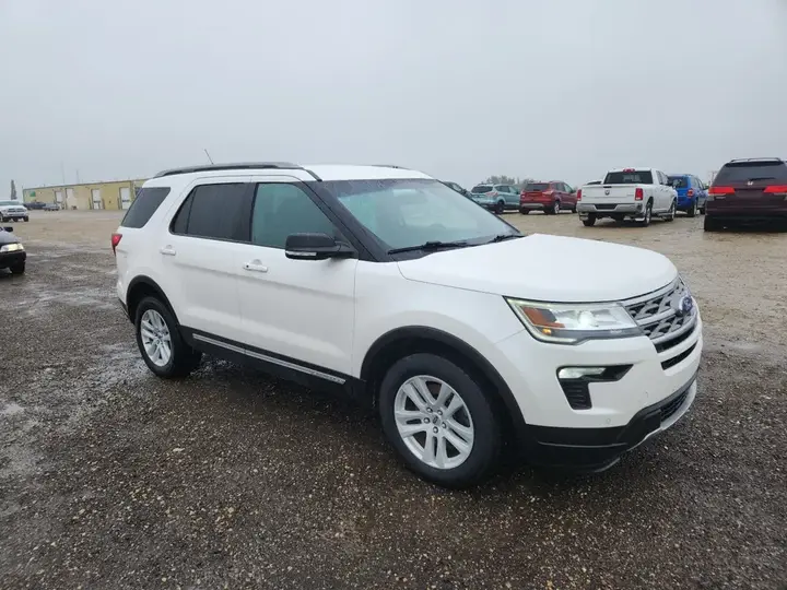 Ford Explorer 2018 photo 2