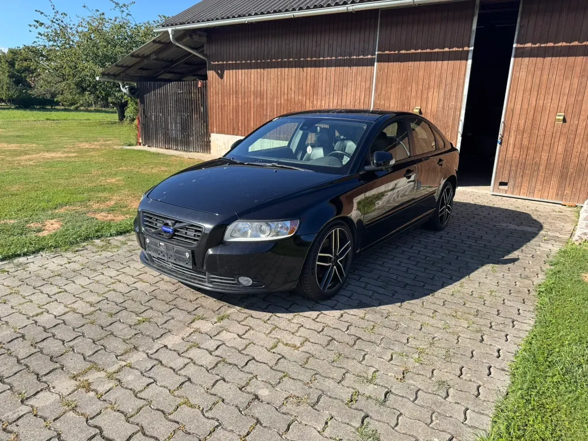 Volvo S40 2011 photo 2
