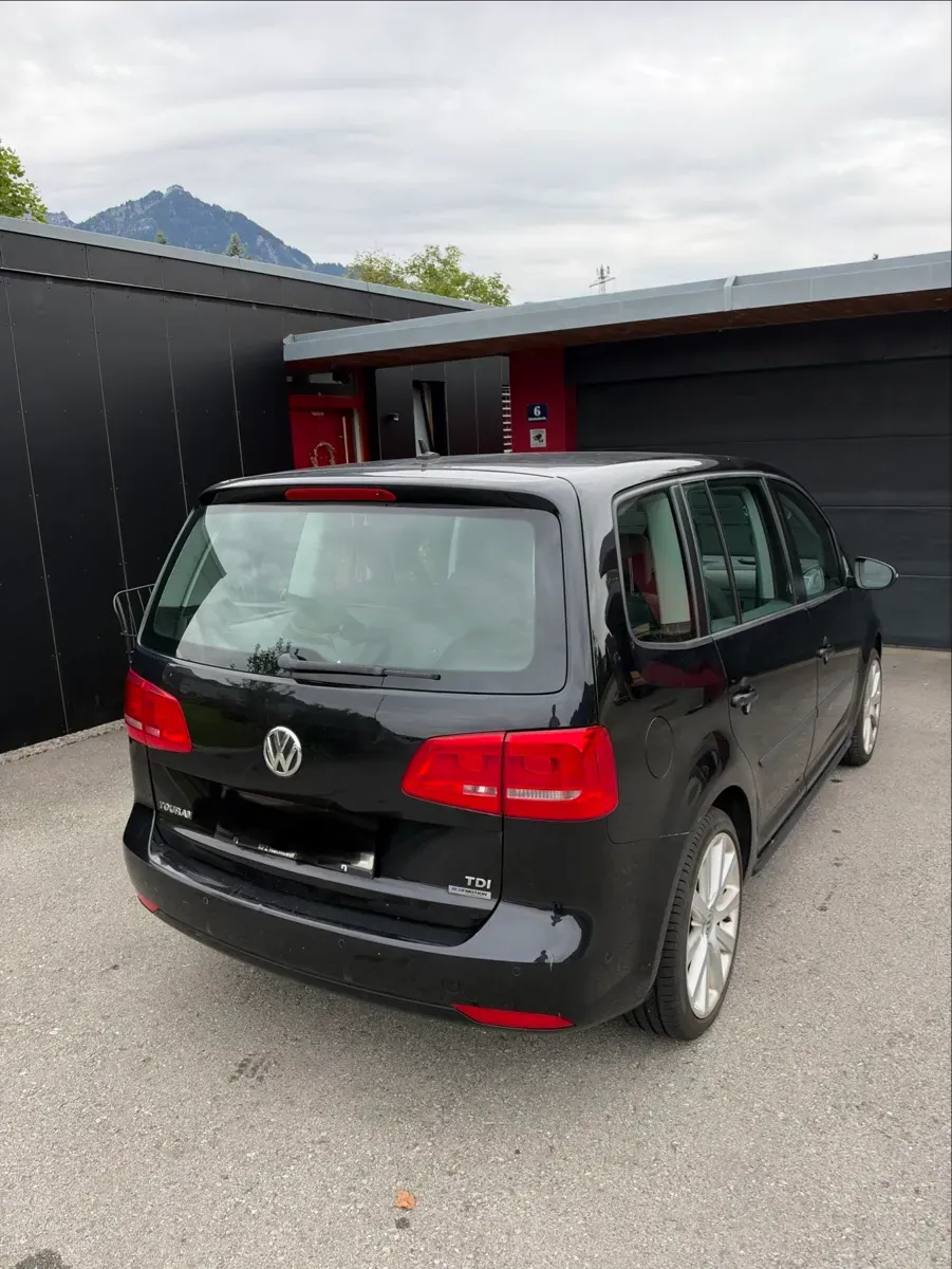 Volkswagen Touran 2014 photo 2