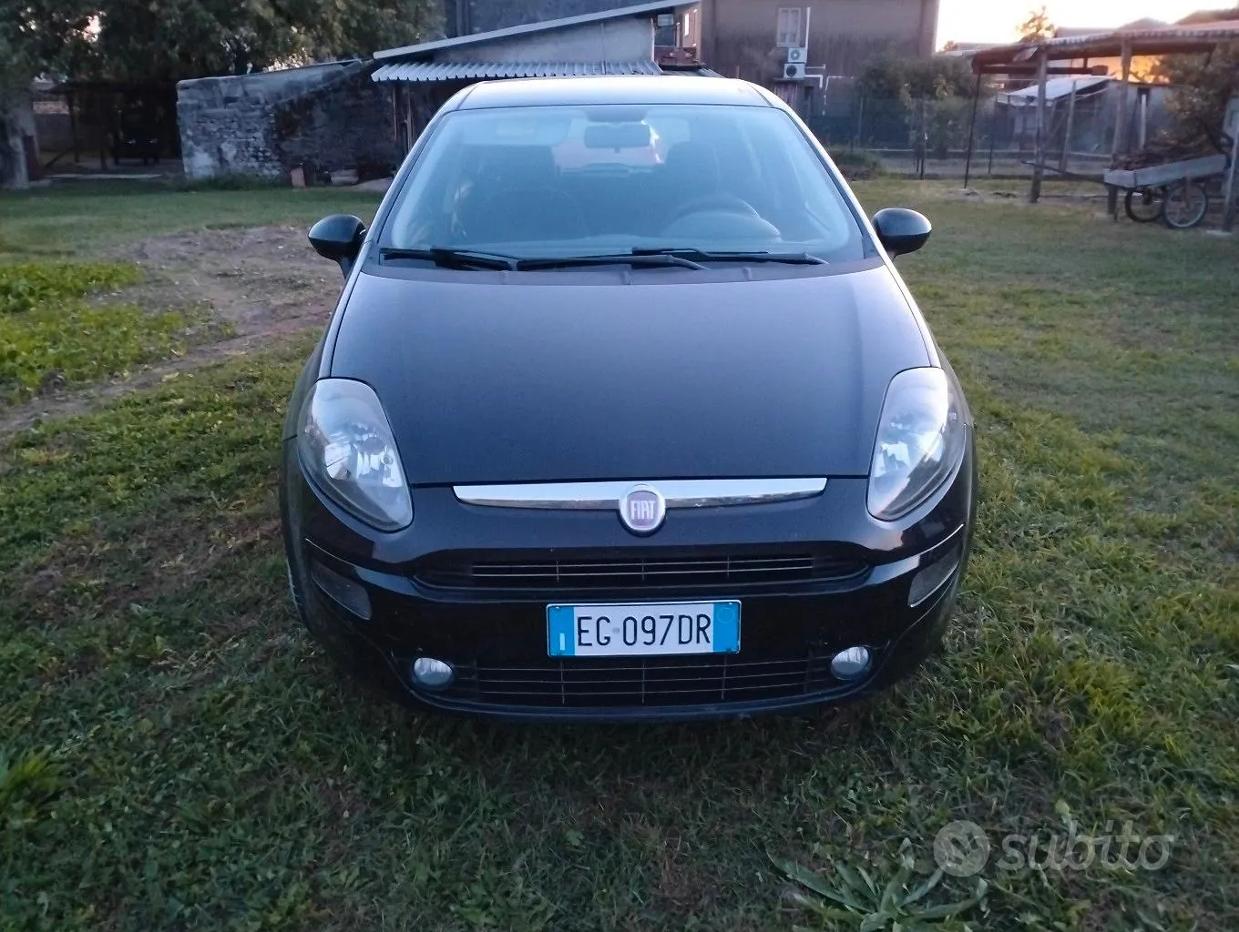 Fiat Punto 2011 photo 2