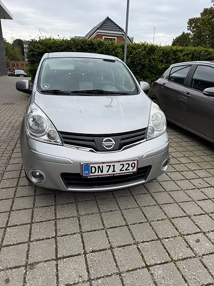 Nissan Note 2013 photo 2
