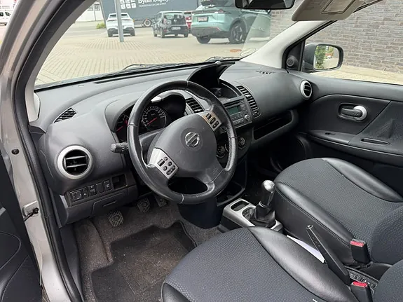 Nissan Note 2013 photo 5