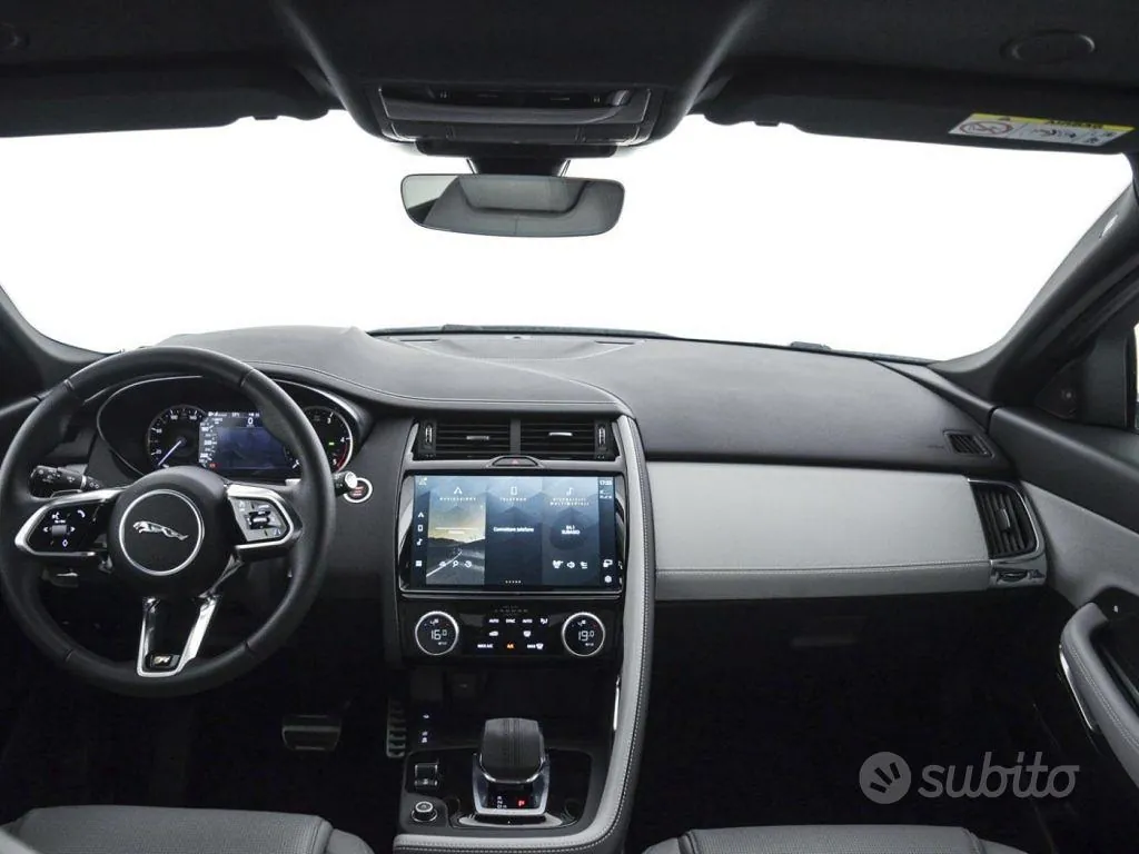 Jaguar E-Pace 2023 photo 4