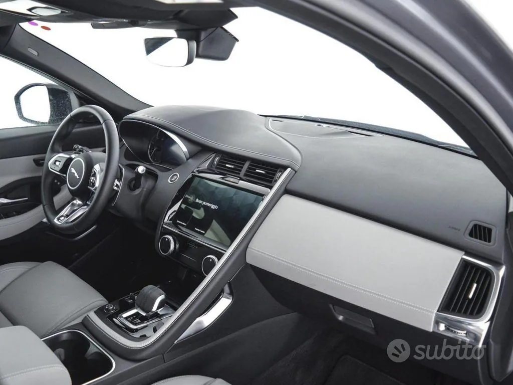 Jaguar E-Pace 2023 photo 3