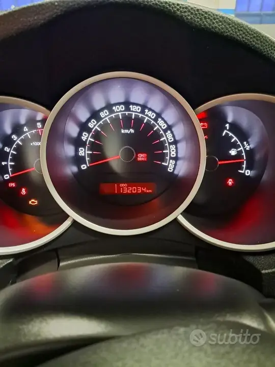 Kia Venga 2012 photo 3