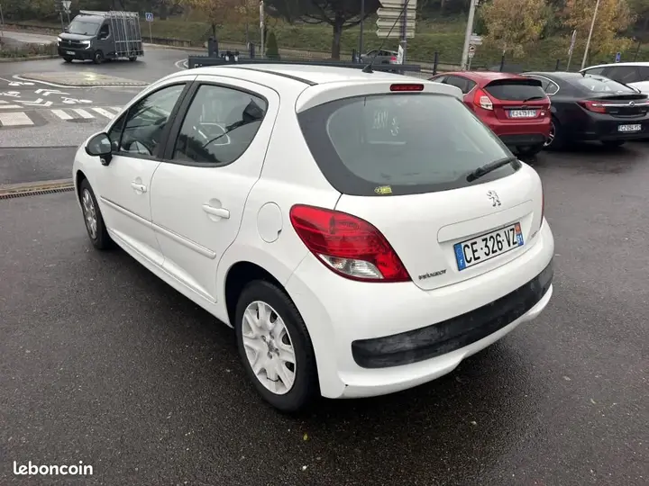Peugeot 207 2012 photo 5