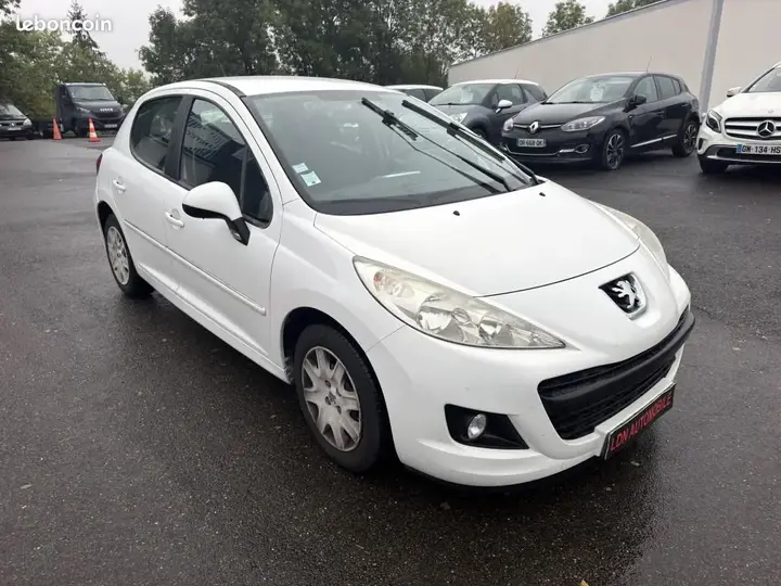 Peugeot 207 2012 photo 3