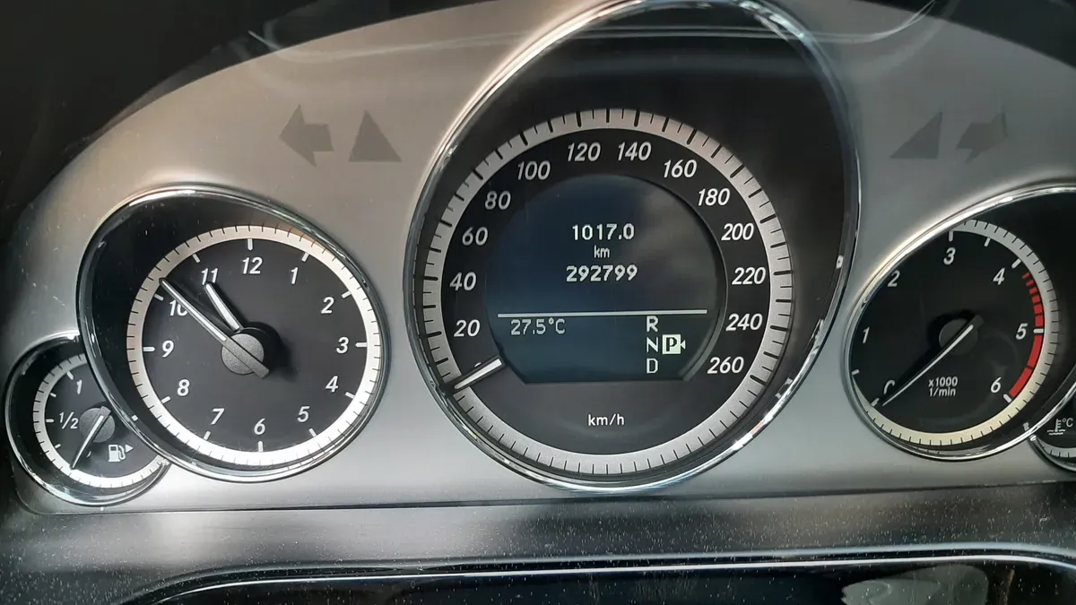 Mercedes-Benz E-Class 2009 photo 2
