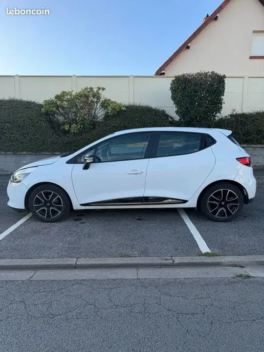 Renault Clio 2013 photo 2