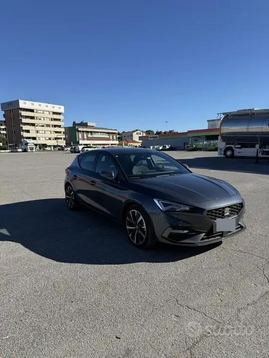 Seat Leon 2023 photo 2