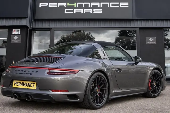 Porsche 911 2018 photo 2