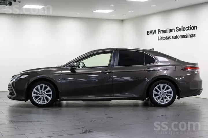 Toyota Camry 2022 photo 2