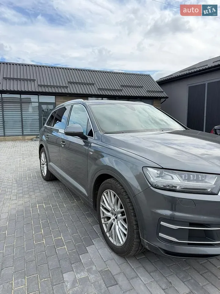 Audi Q7 2018 photo 2